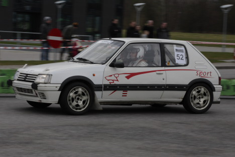Peter Hansen og Winnie Hansen i deres Peugeot 205.
(Foto: Motorsporten.dk)